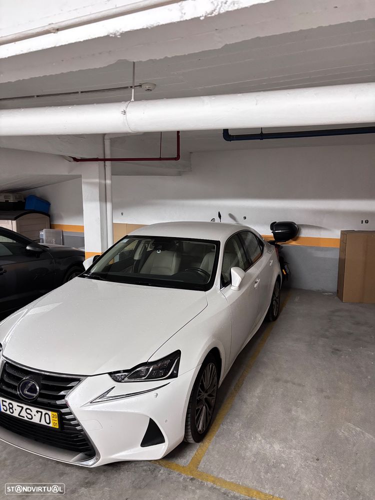 Lexus IS 300H Luxury - 1