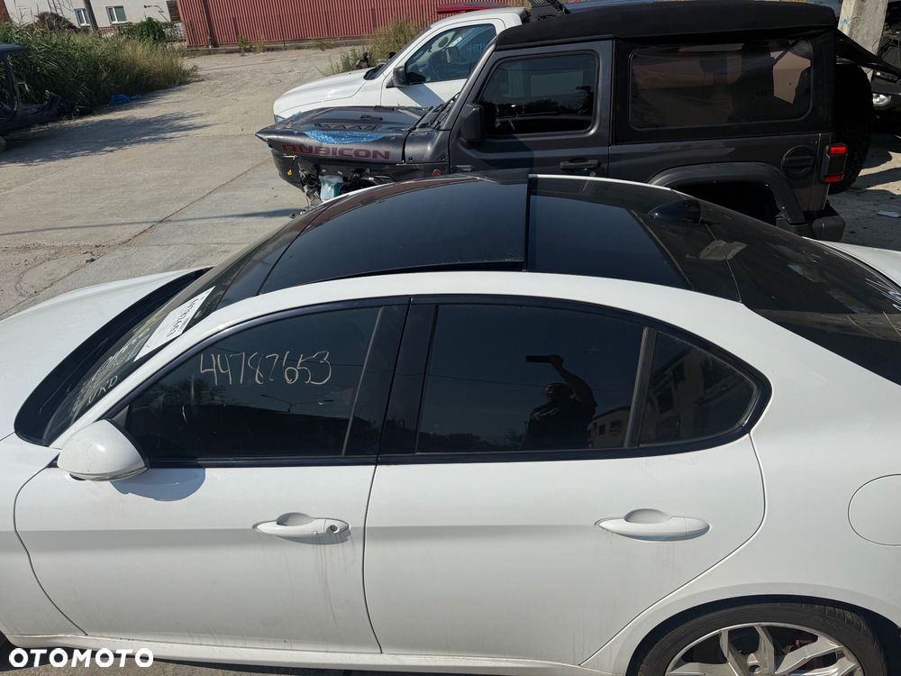 Alfa Romeo Giulia 2.0 Turbo 16V AT8-Q4 Veloce Ti - 14