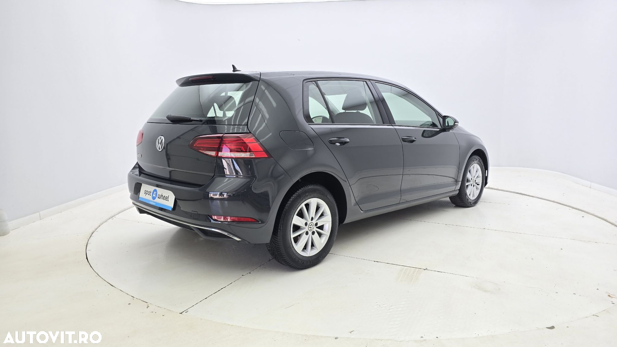 Volkswagen Golf 1.6 TDI Comfortline - 6