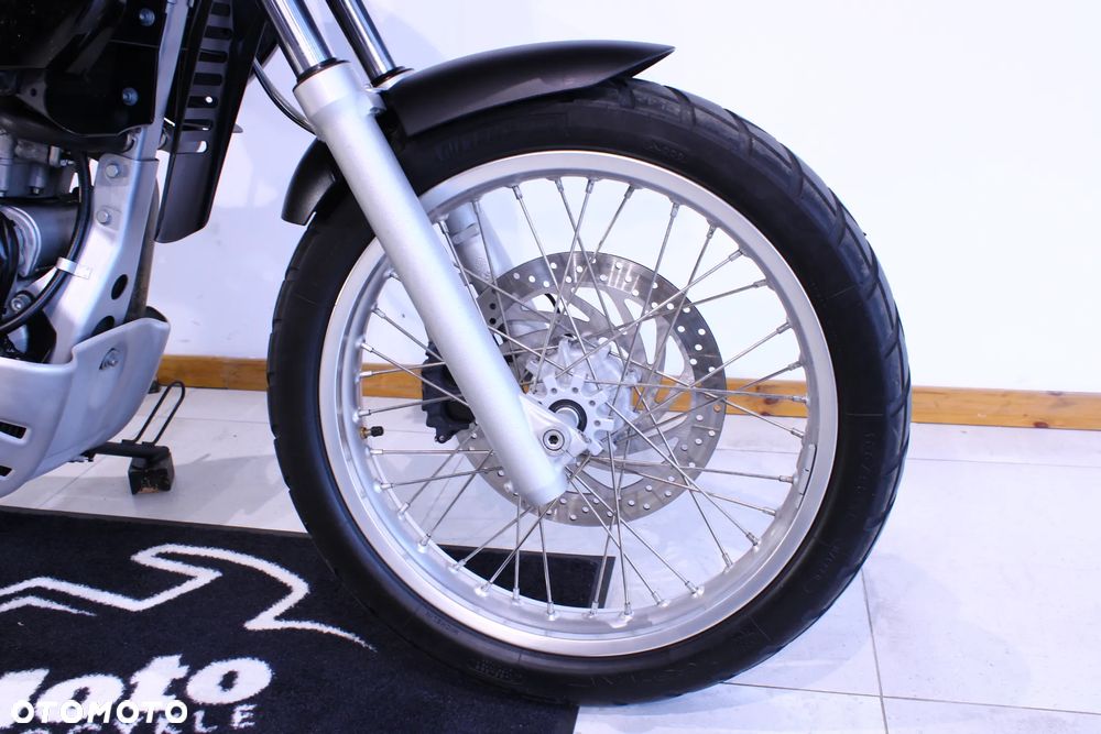 BMW F - 25