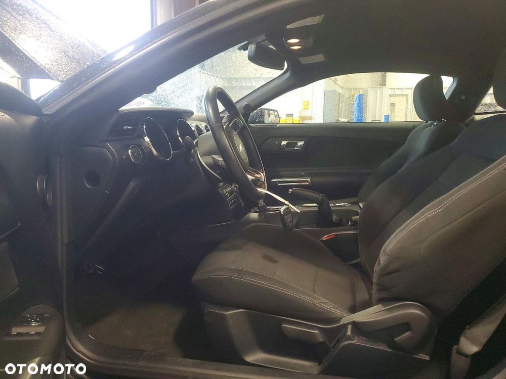 Ford Mustang 3.7 V6 - 8