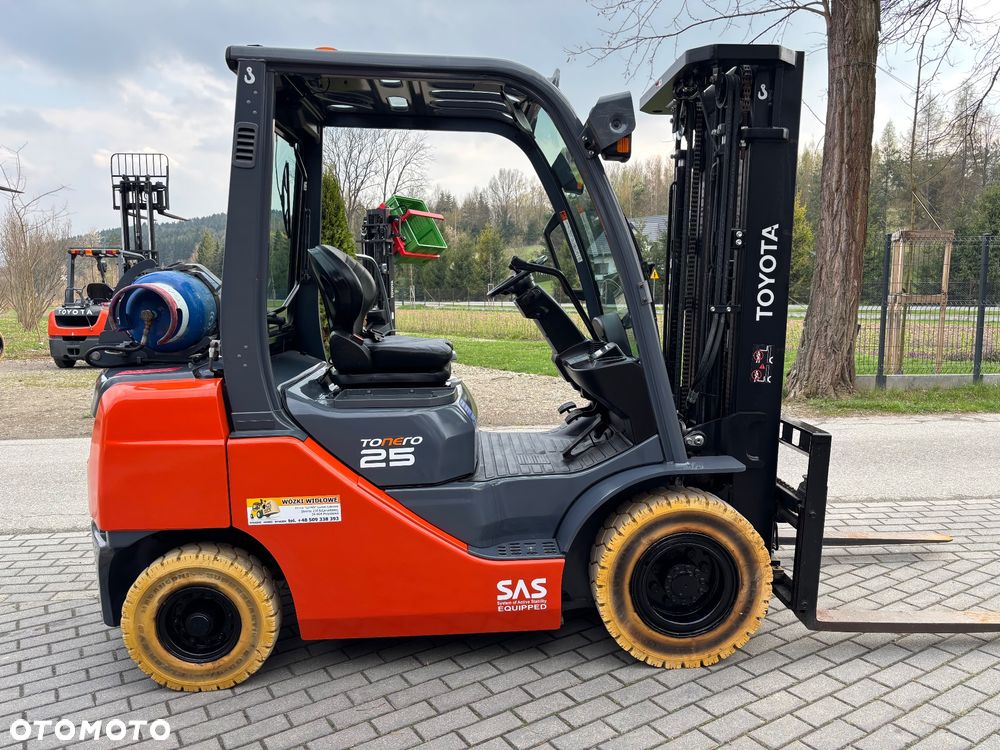 Toyota 8FGF25 GWARANCJA LPG triplex PÓŁKABINA DOSTAWA 59 450 NETTO - 1