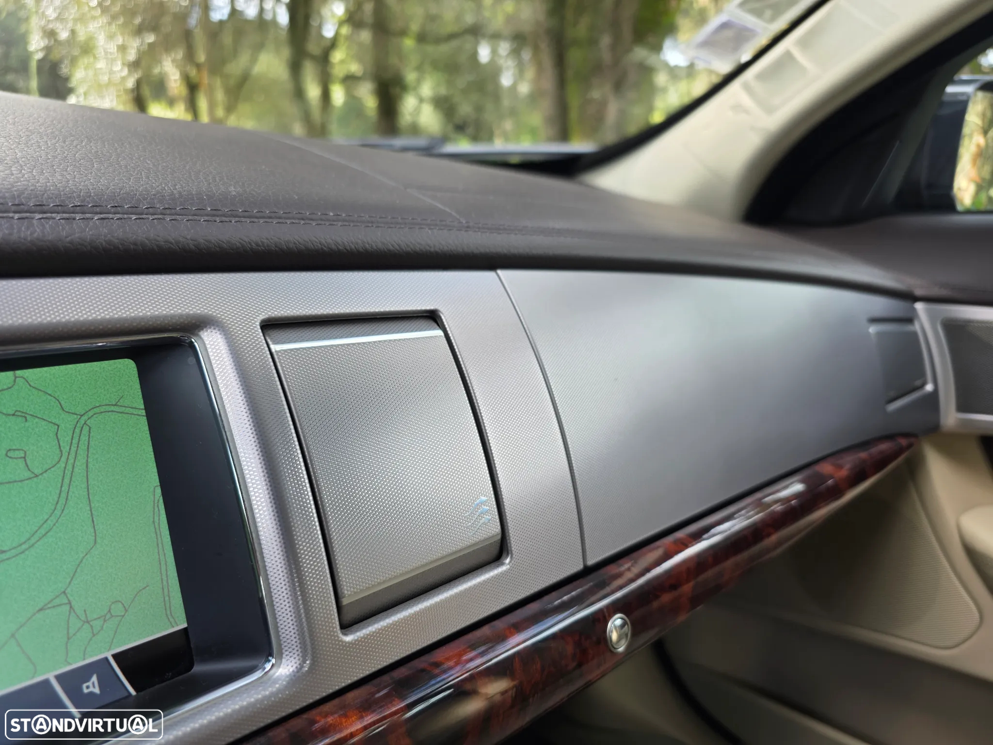 Jaguar XF 3.0 D V6 Luxury - 11
