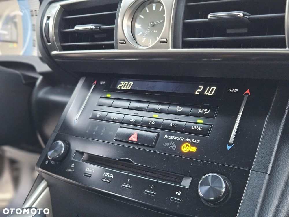 Lexus IS 300h Comfort - 39