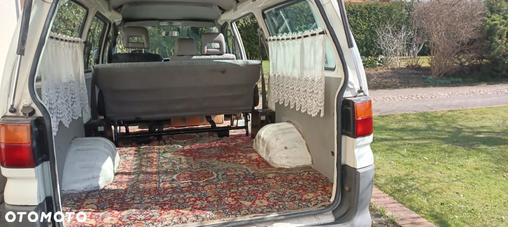 Mitsubishi Space Gear - 4