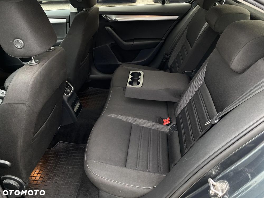 Skoda Octavia 1.6 TDI SCR Ambition DSG - 24