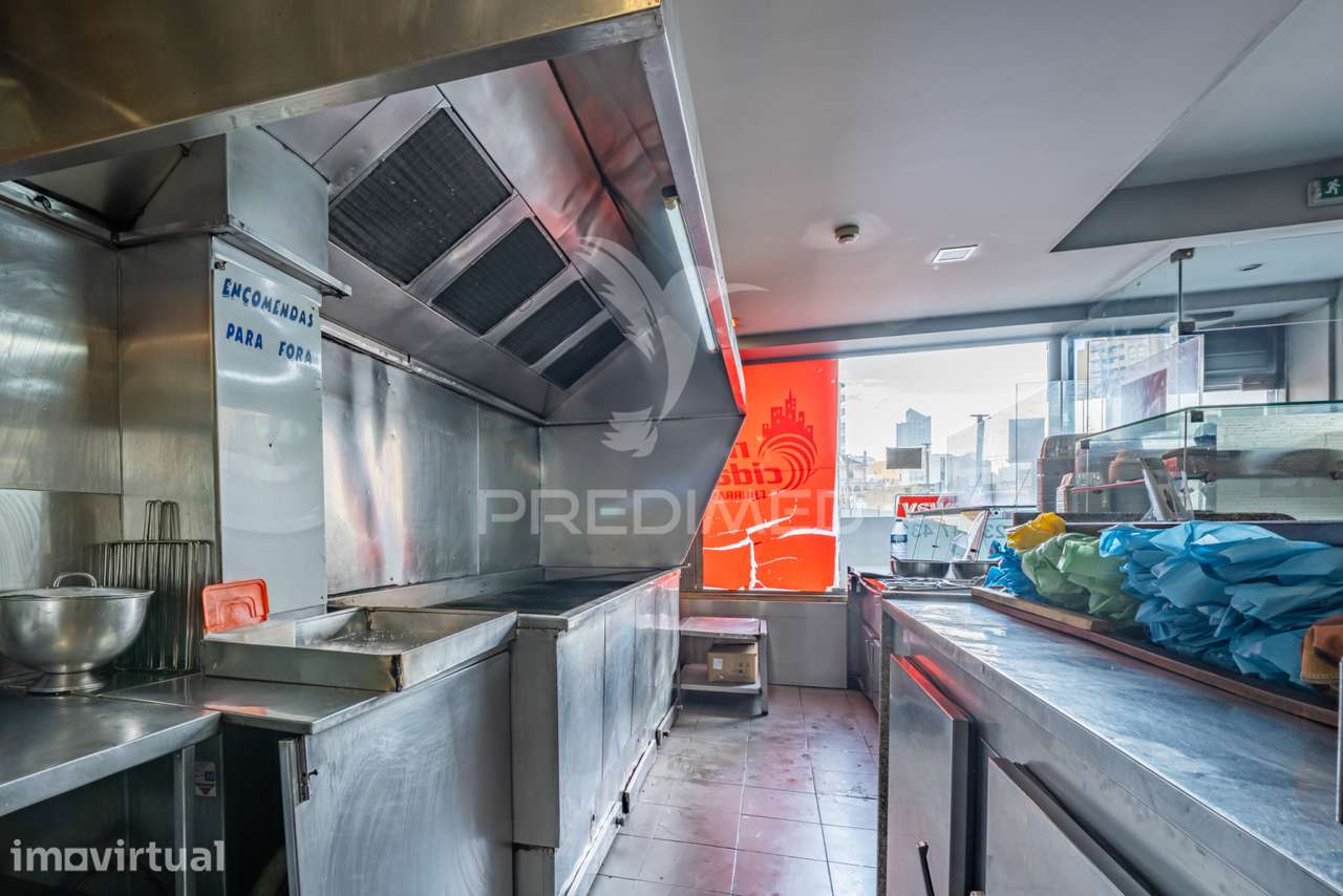 Restaurante 20 anos • 120 lugares • Renda 820€ • Junto à Ponte D. Luís - Grande imagem: 2/19