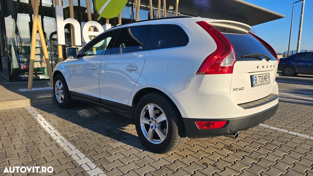 Volvo XC 60 D5 AWD Geartronic Momentum - 3