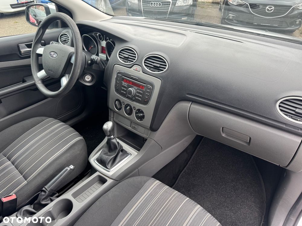 Ford Focus 1.6 Ambiente - 16