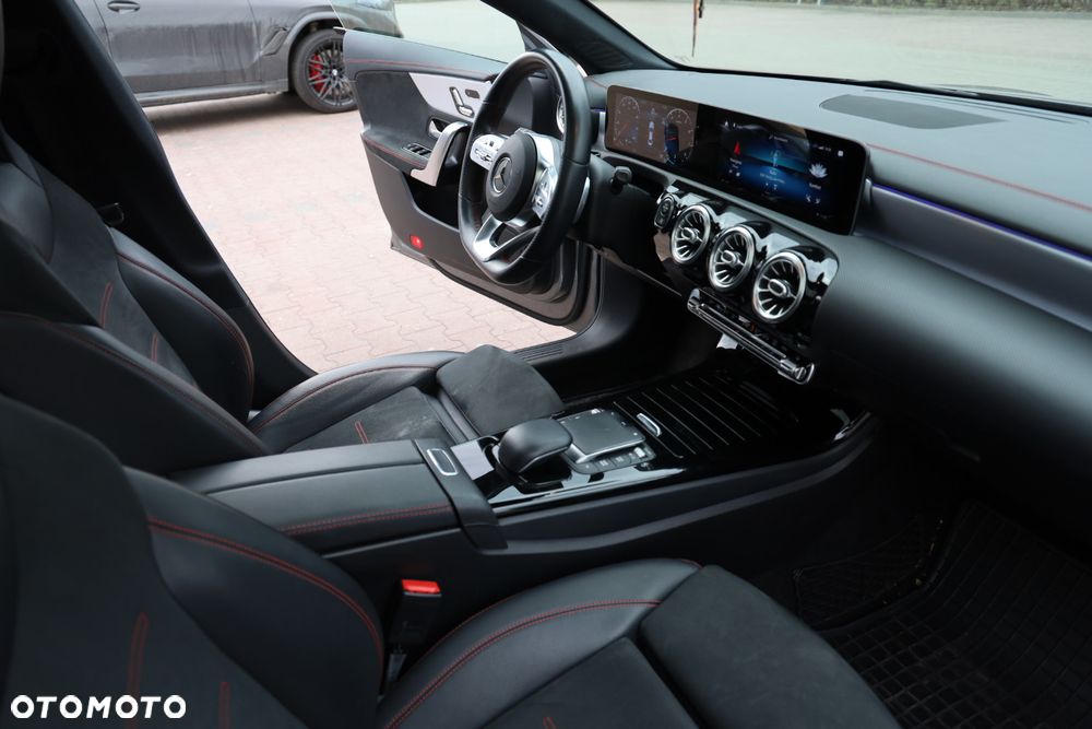 Mercedes-Benz CLA 220 4-Matic AMG Line 7G-DCT - 18