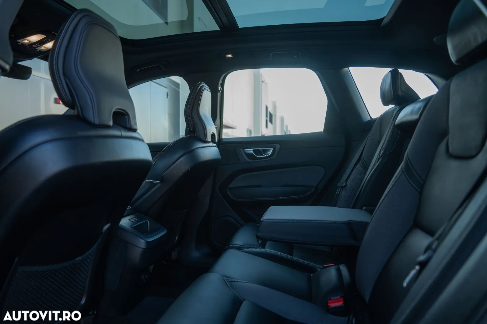 Volvo XC 60 B5 B AWD Plus Black Edition - 14