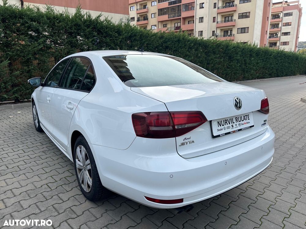 Volkswagen Jetta 2.0 TDI Trendline - 4