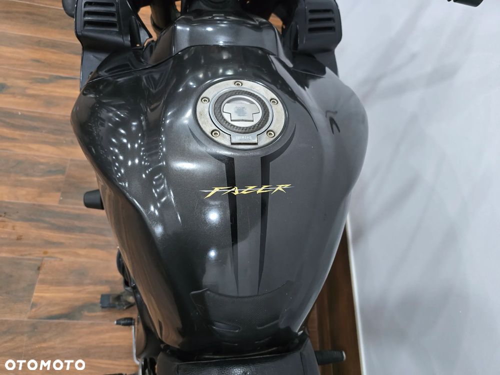 Yamaha FZ - 28