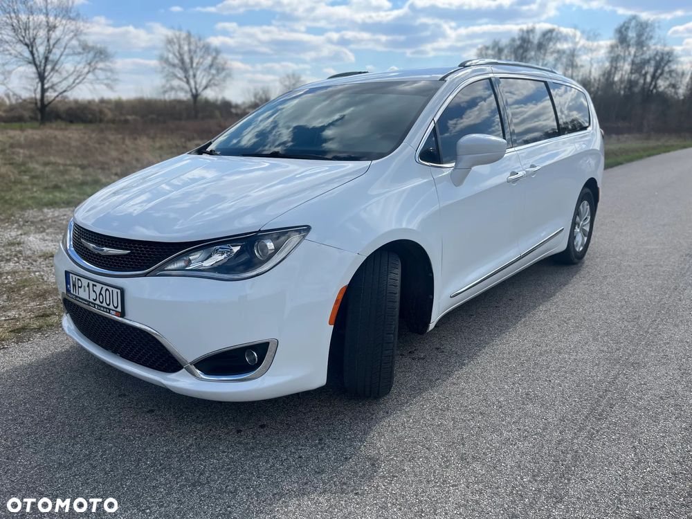 Chrysler Pacifica - 1