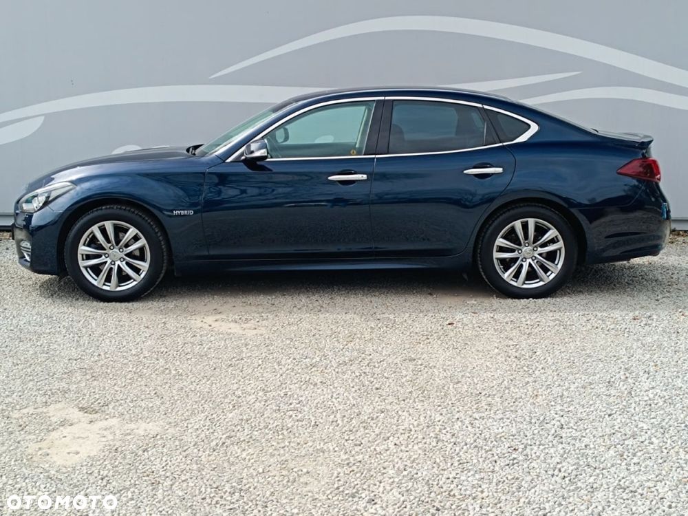 Infiniti Q70 - 17