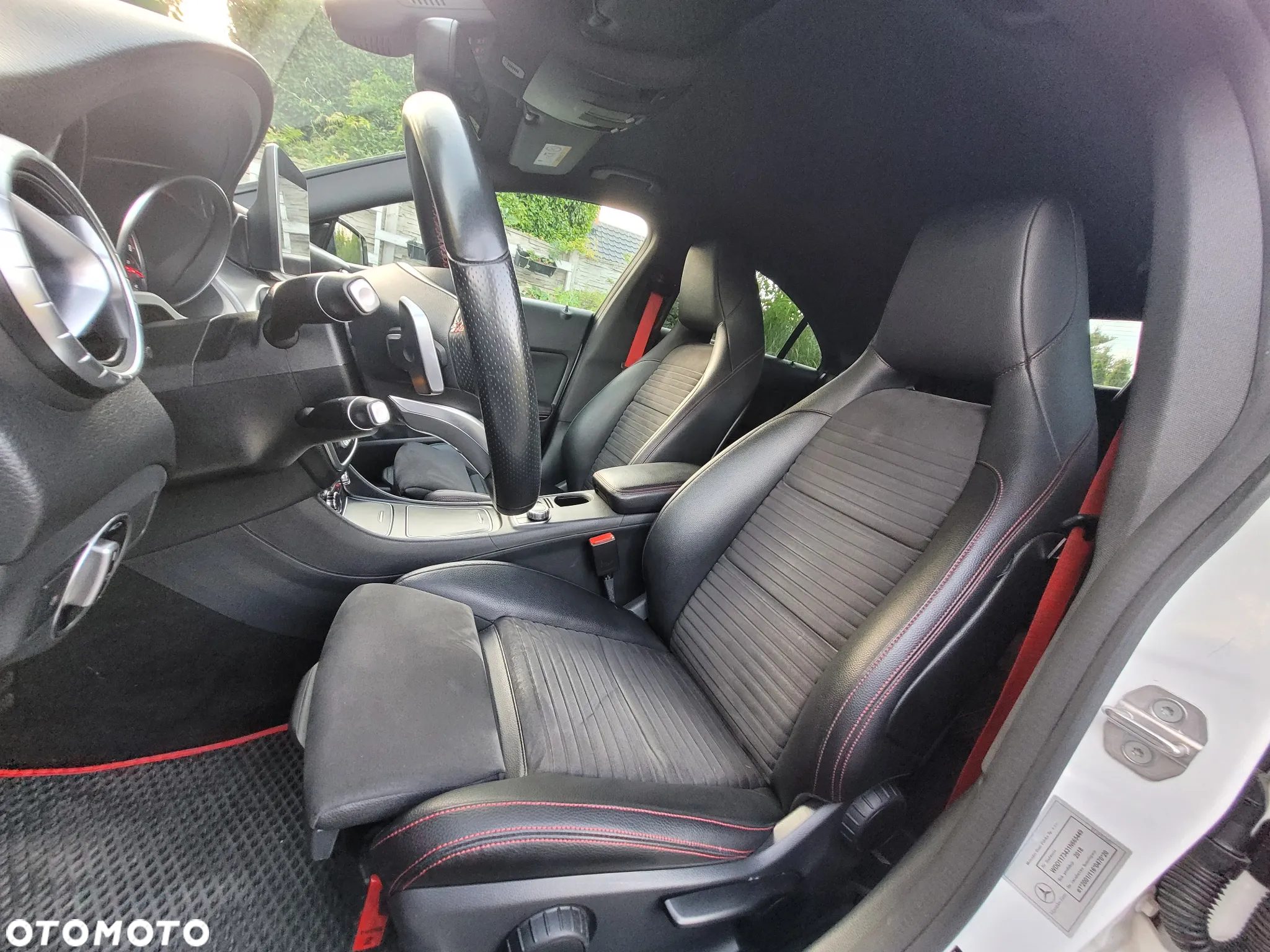 Mercedes-Benz CLA 200 7G-DCT AMG Line - 30