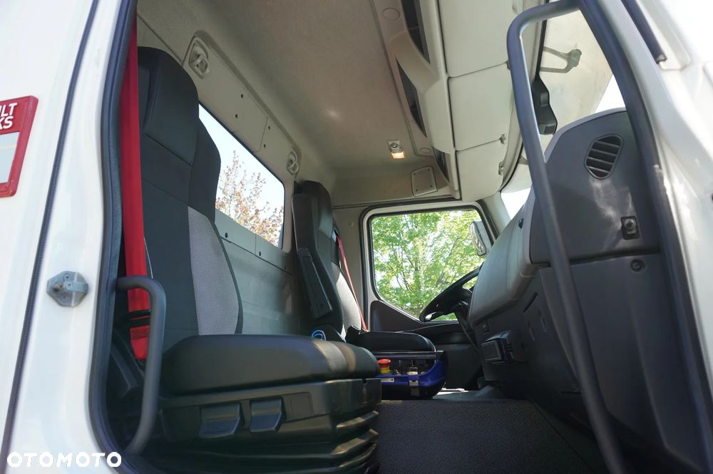 Renault C320 P 4x2 / HDS Fassi 6.2 t / Zasięg 10 m / Platforma 15 EPAL / 50 tys. km! - 20