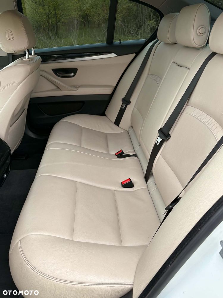 BMW Seria 5 520d xDrive - 10