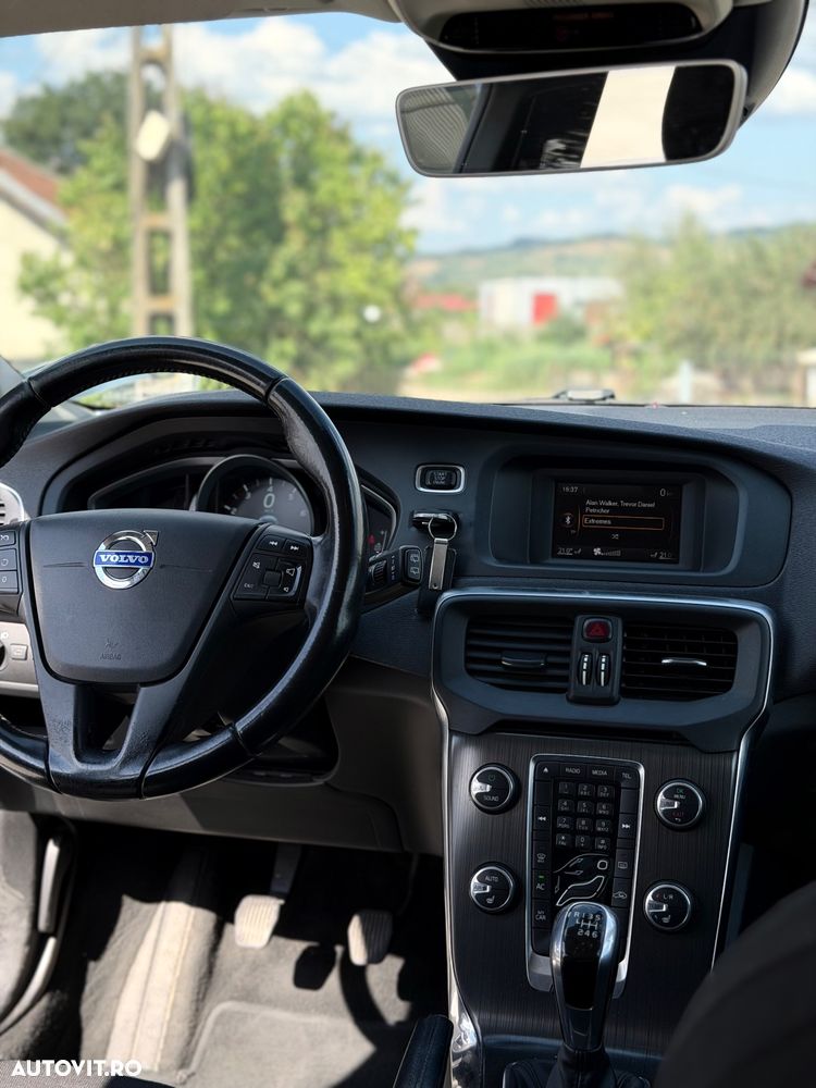 Volvo V40 T2 Momentum - 12