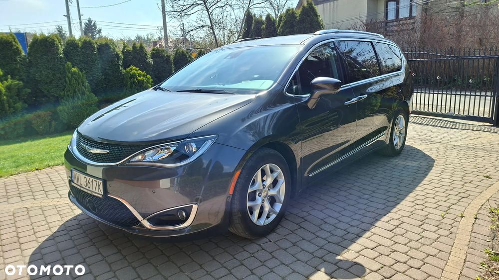 Chrysler Pacifica - 2