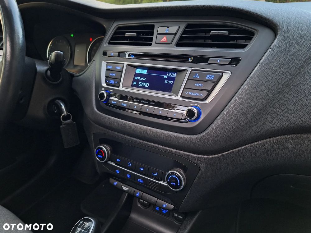 Hyundai i20 1.4 YES Gold - 28