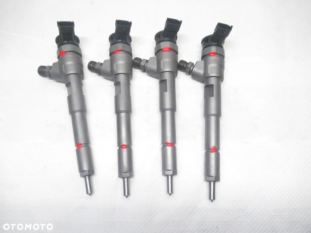 Wtryskiwacz 1.5 dCi Dacia Duster Logan II Sandero Renault Clio IV Captur 0445110652