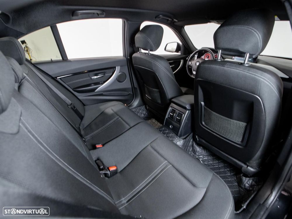 BMW 330 e iPerformance - 10