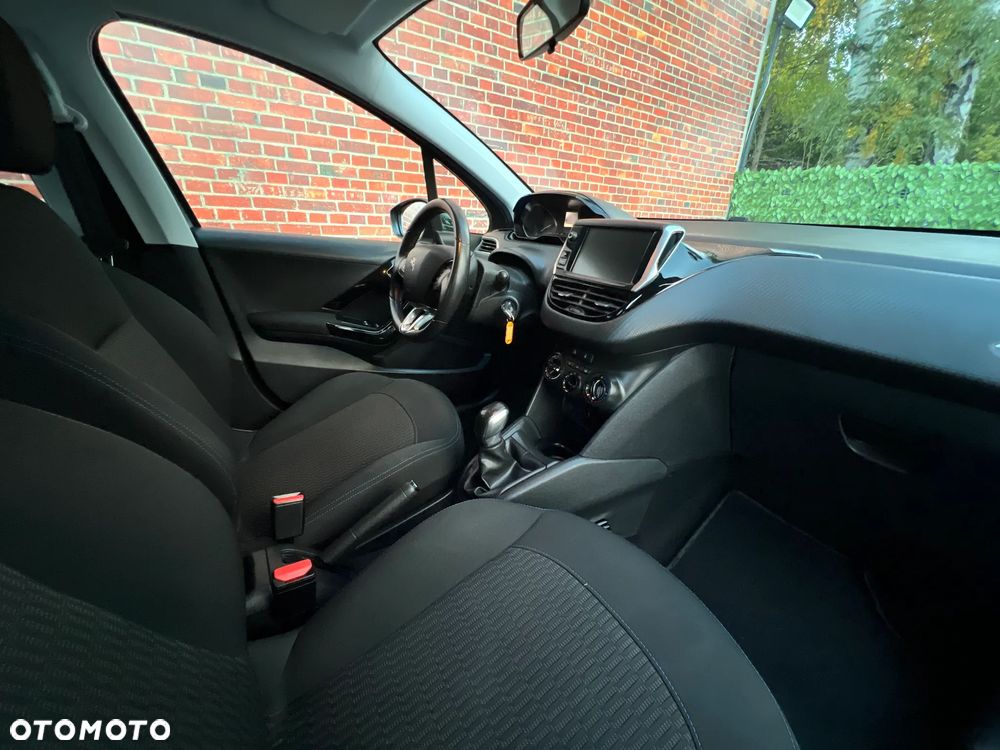 Peugeot 208 - 10