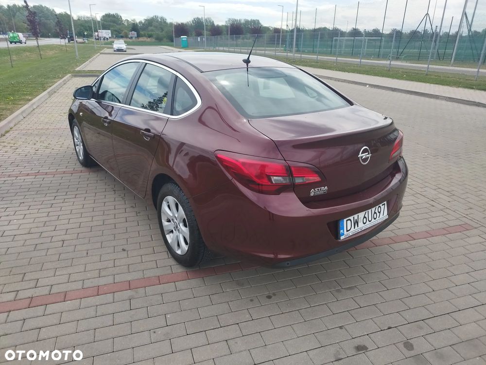 Opel Astra 1.6 Executive EU6 - 4