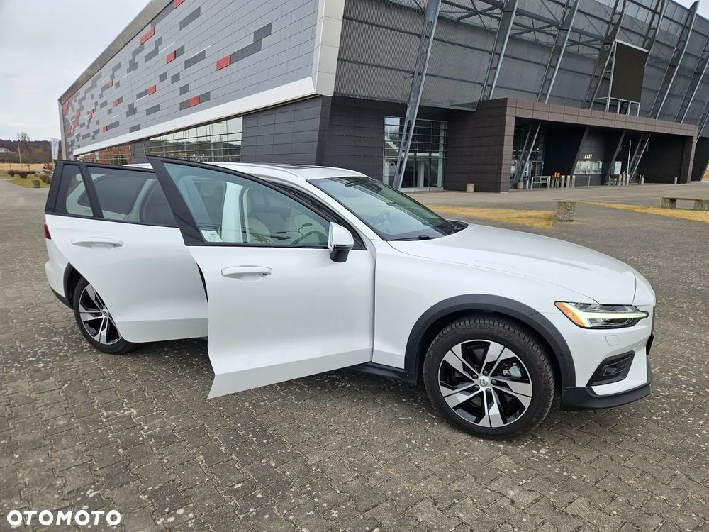 Volvo V60 Cross Country B5 B AWD Plus - 19