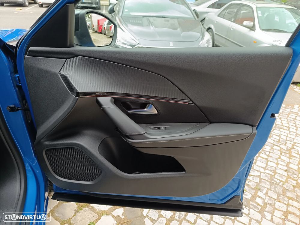 Peugeot 2008 PureTech 130 EAT8 GT - 23