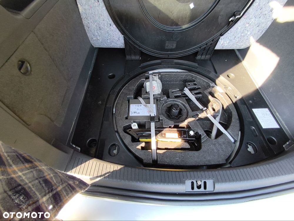 Volkswagen Touran 1.6 TDI DPF BlueMotion Technology DSG Comfortline - 18