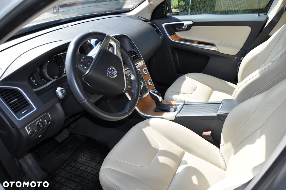 Volvo XC 60 T5 AWD Drive-E Momentum - 5