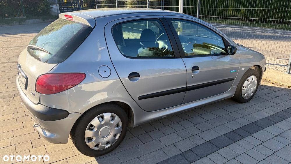 Peugeot 206 2002 photo 2