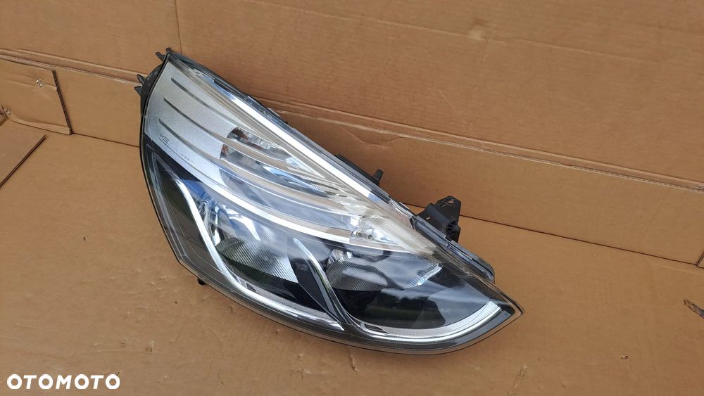 RENAULT CLIO IV 4 PRAWA LAMPA PRZEDNIA 260102796r - 2