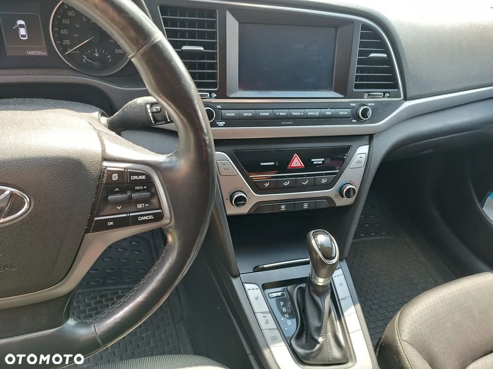 Hyundai Elantra - 1
