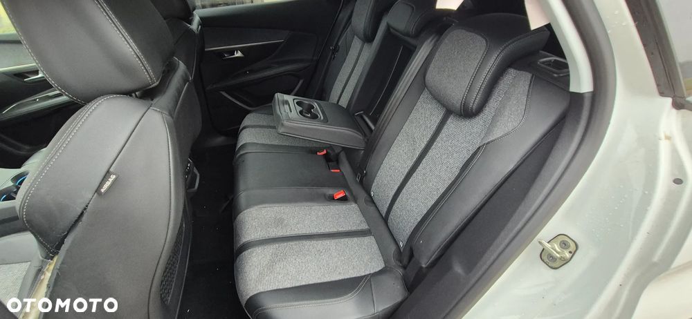 Peugeot 3008 1.2 PureTech GPF Active S&S EAT8 - 22