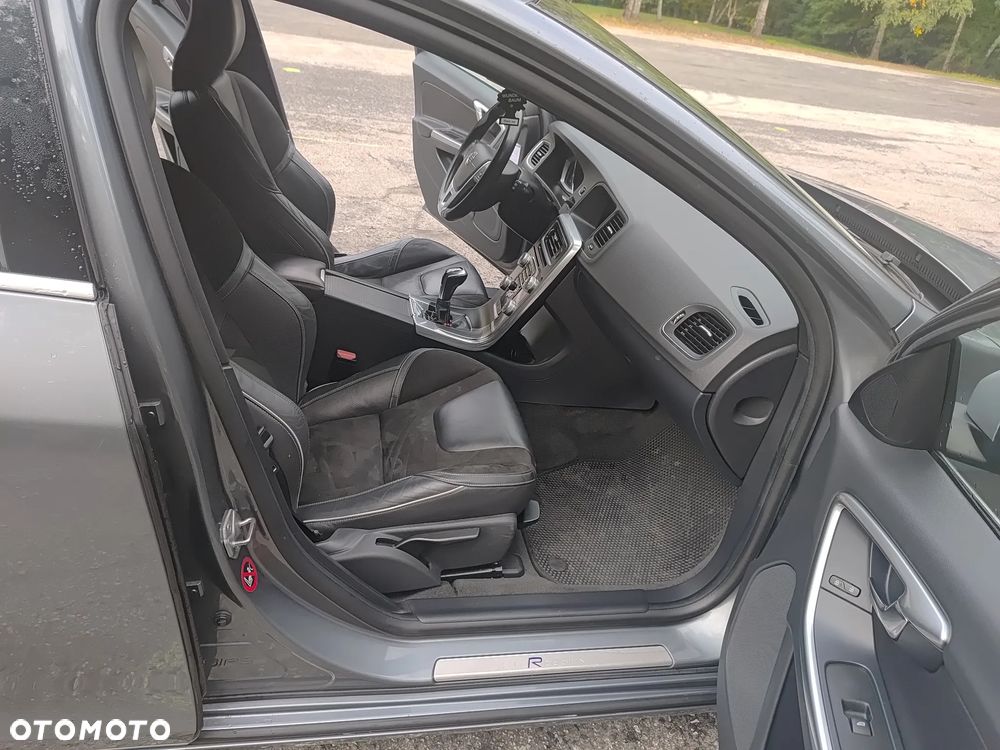 Volvo V60 D4 R-Design - 9