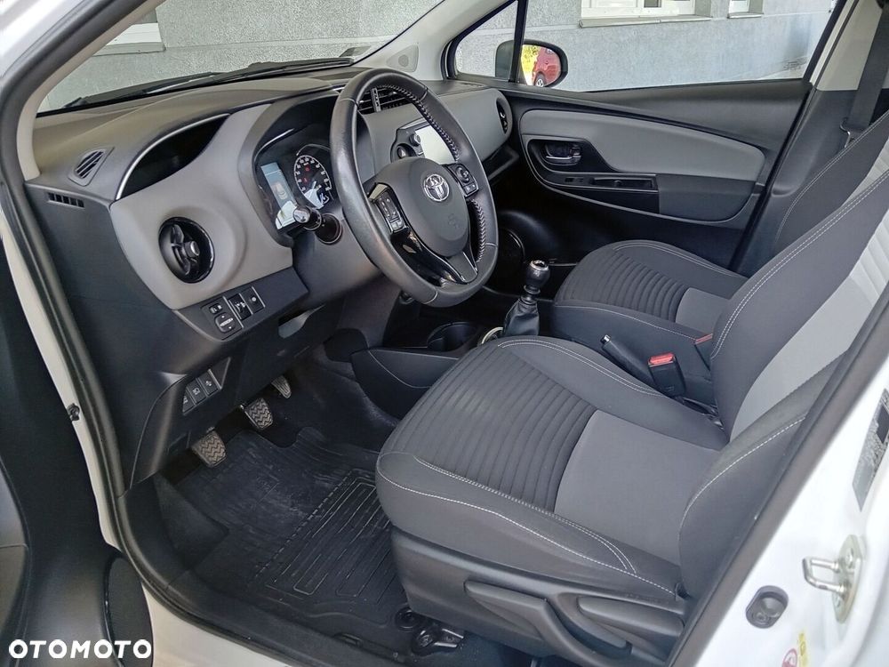 Toyota Yaris - 10