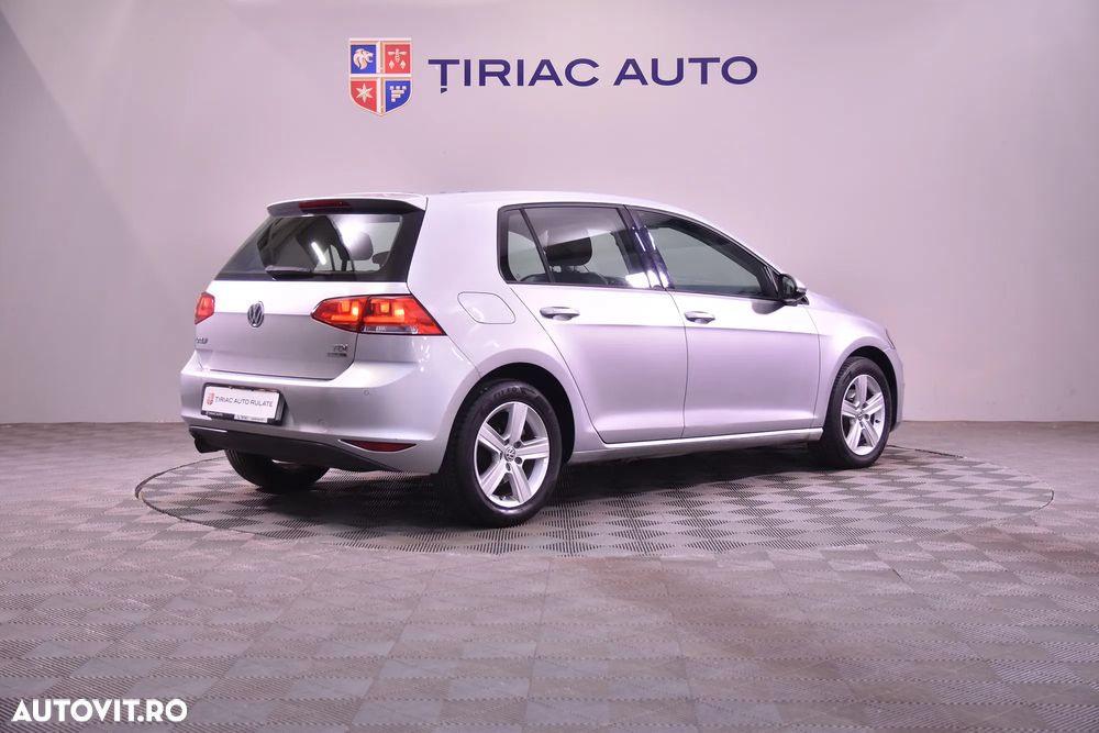 Volkswagen Golf - 5