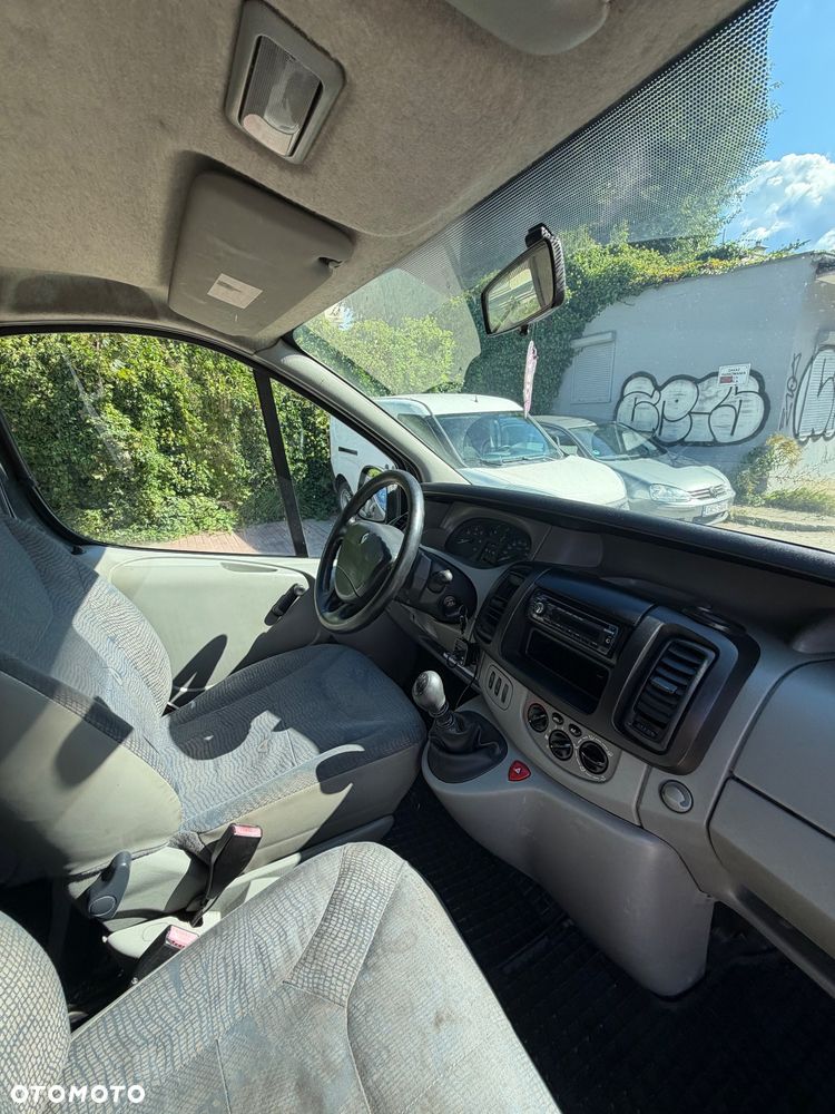 Renault Trafic Passenger - 16