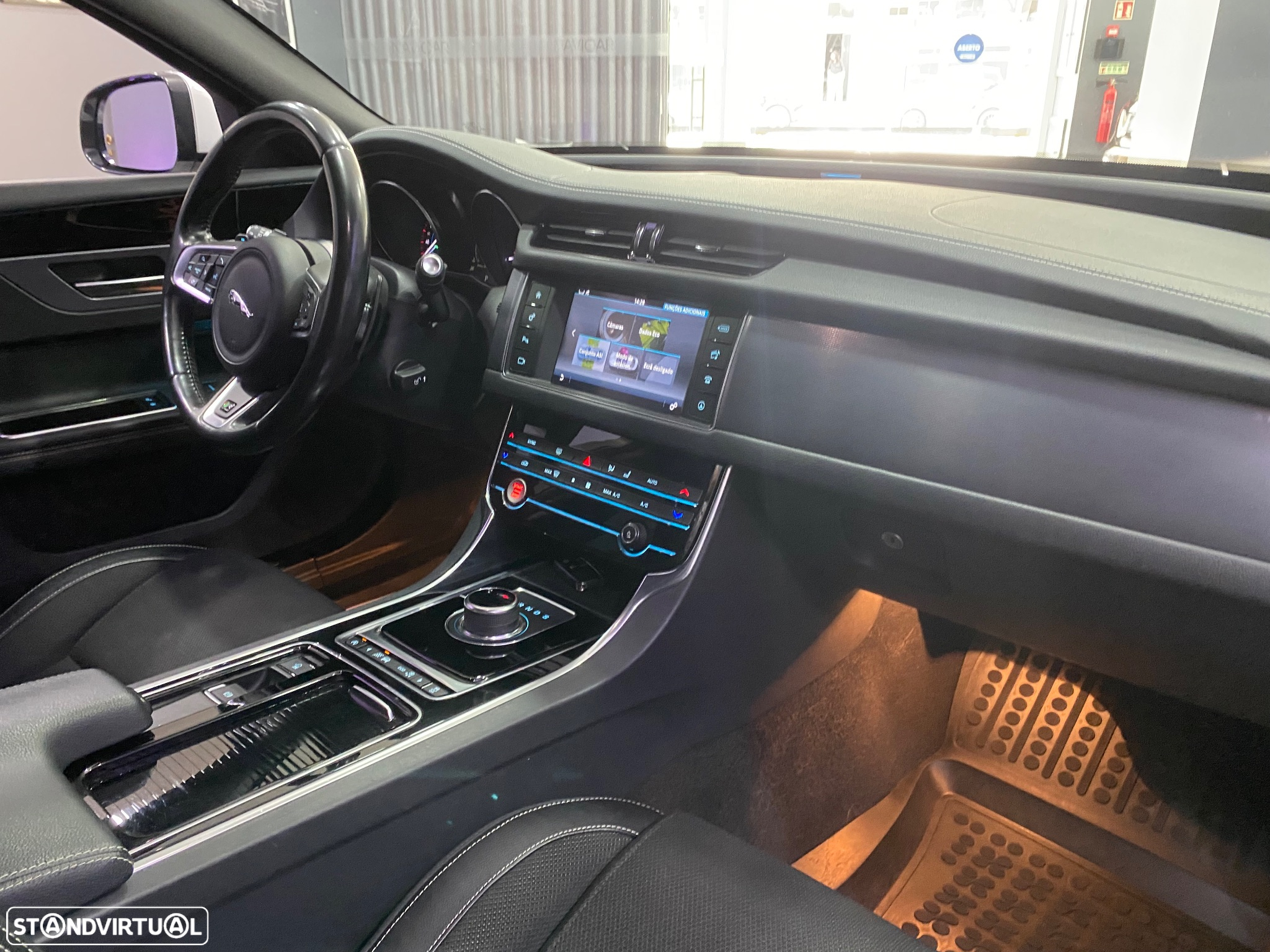 Jaguar XF 20d Aut. R-Sport - 27