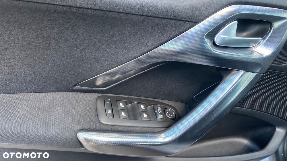 Peugeot 2008 BlueHDi 100 STOP & START Allure - 28
