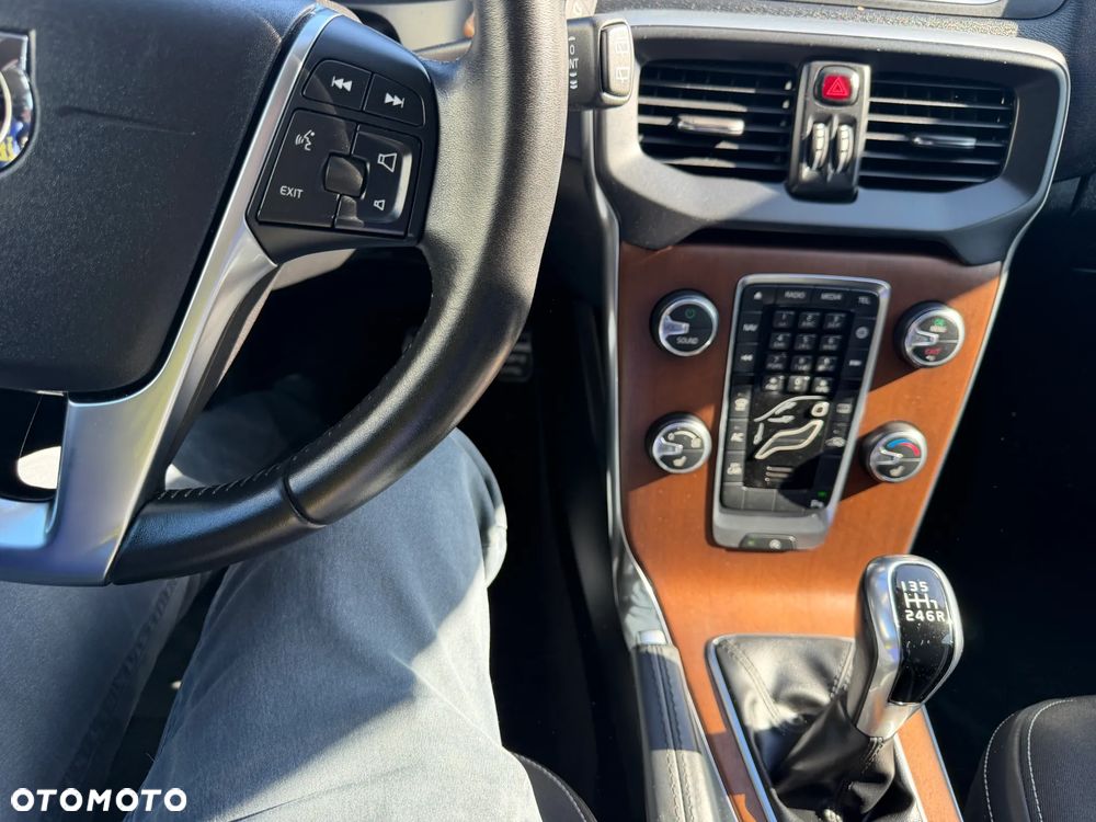 Volvo V40 D4 Drive-E Momentum - 15