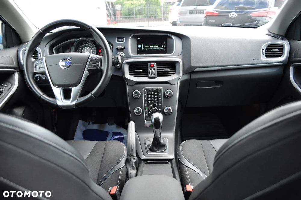 Volvo V40 T2 Momentum - 14