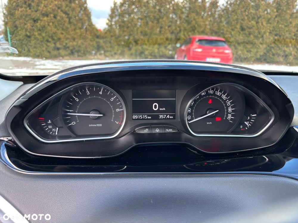 Peugeot 208 1.2 PureTech Allure - 14