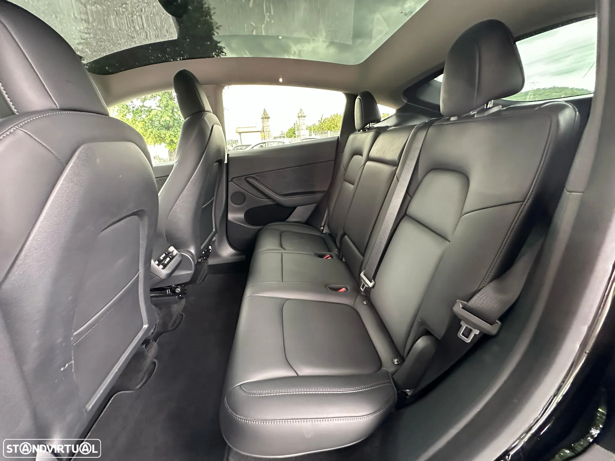 Tesla Model Y Long Range Dual Motor AWD - 28