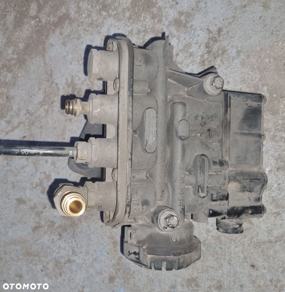 Zawór poziomujący przednia oś renault gama T 21083657 - 2