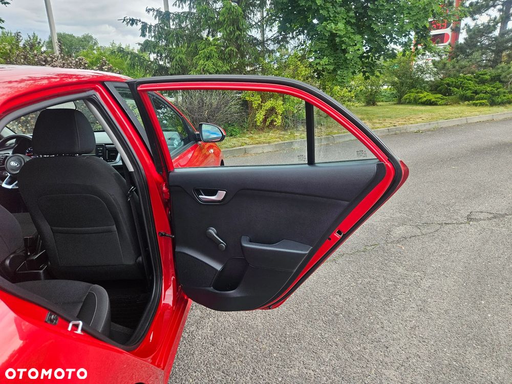 Kia Rio 1.2 Dream Team Edition - 31