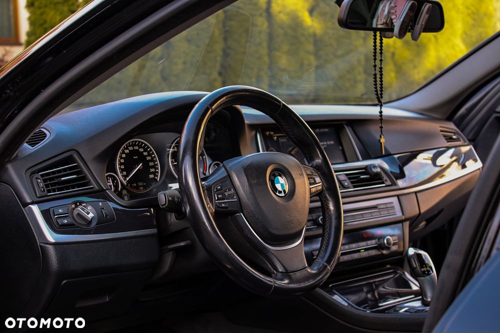 BMW Seria 5 525d xDrive Sport-Aut - 27